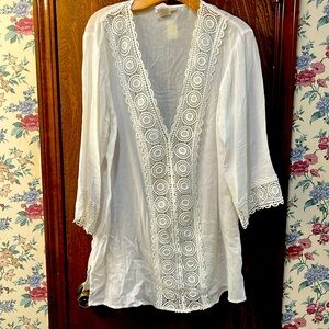 Vintage 100% cotton cover up with lace details
